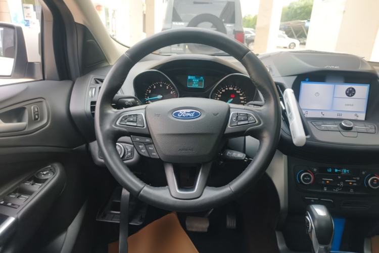 Used Ford Kuga 2019 EcoBoost 180 Two-Wheel-Drive Platinum Edition China VI Standard Steering Wheel
