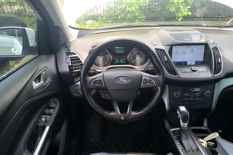 Used Ford Kuga 2019 EcoBoost 180 Two-Wheel-Drive Platinum Edition China VI Standard Steering Wheel