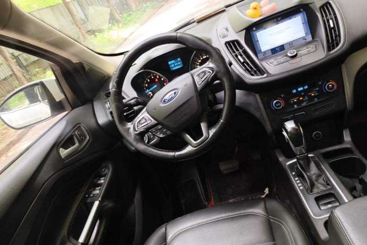 Used Ford Kuga 2019 EcoBoost 180 Two-Wheel-Drive Platinum Edition China VI Standard Steering Wheel