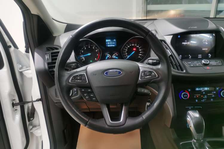 Used Ford Kuga 2019 EcoBoost 180 Two-Wheel-Drive Platinum Edition China VI Standard Steering Wheel