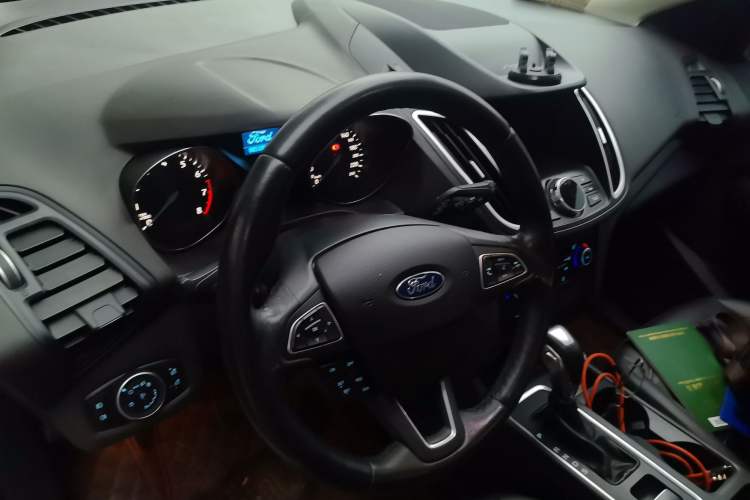 Used Ford Kuga 2019 EcoBoost 180 Two-Wheel-Drive Platinum Edition China VI Standard Steering Wheel