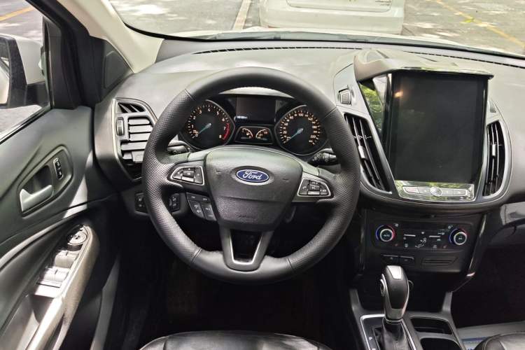 Used Ford Kuga 2019 EcoBoost 180 Two-Wheel-Drive Titanium Plus Model China VI Standard Steering Wheel