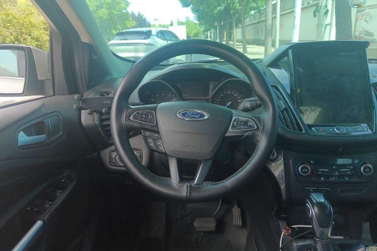 Used Ford Kuga 2019 EcoBoost 180 Two-Wheel-Drive Titanium Plus Model China V Standard Steering Wheel
