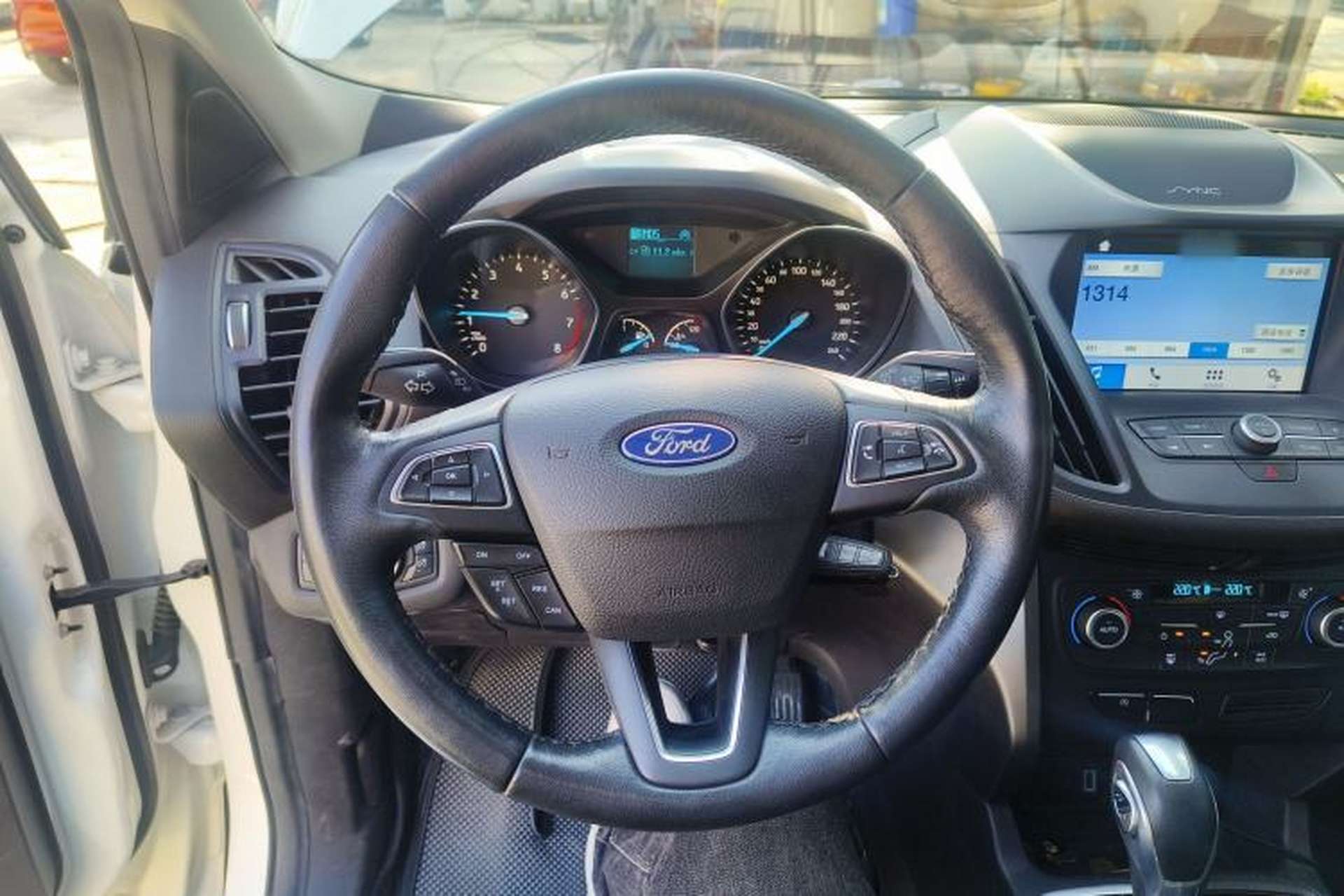 Used Ford Kuga 2019 EcoBoost 180 Two-Wheel-Drive Platinum Edition China VI Standard Steering Wheel
