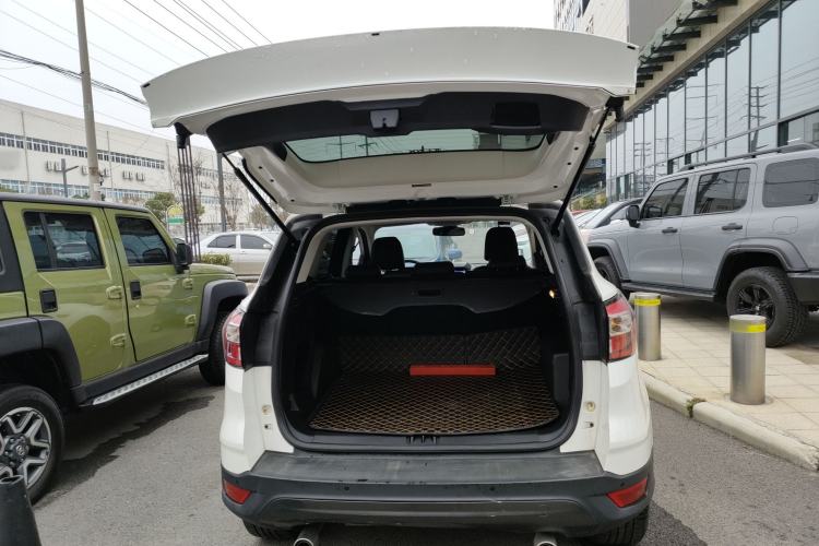 Used Ford Kuga 2019 EcoBoost 180 Two-Wheel-Drive Platinum Edition China VI Standard Trunk