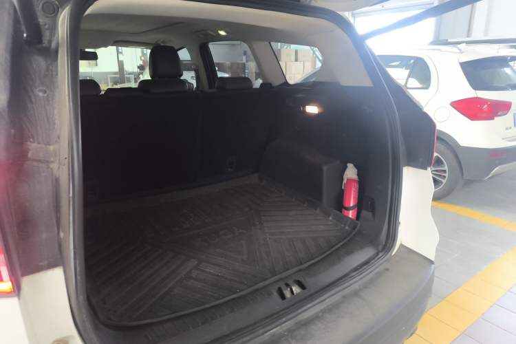 Used Ford Kuga 2019 EcoBoost 180 Two-Wheel-Drive Platinum Edition China VI Standard Trunk