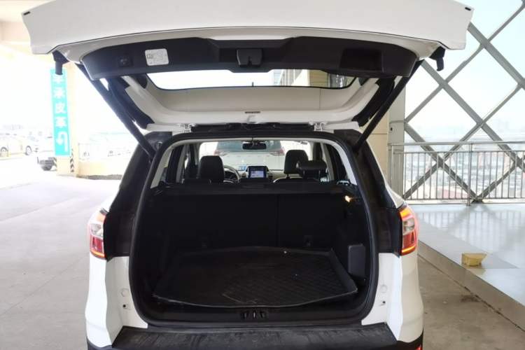 Used Ford Kuga 2019 EcoBoost 180 Two-Wheel-Drive Titanium Plus Model China VI Standard Trunk