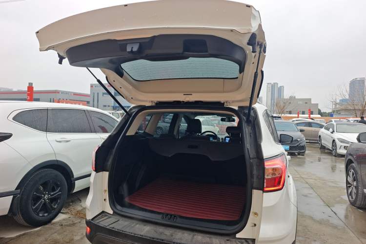 Used Ford Kuga 2019 EcoBoost 180 Two-Wheel-Drive Platinum Edition China VI Standard Trunk