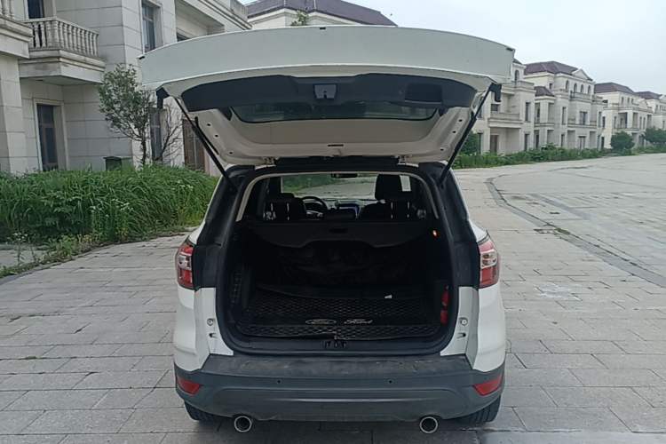 Used Ford Kuga 2019 EcoBoost 180 Two-Wheel-Drive Platinum Edition China VI Standard Trunk