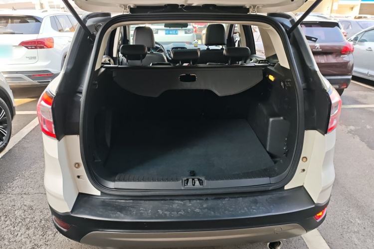 Used Ford Kuga 2019 EcoBoost 180 Two-Wheel-Drive Platinum Edition China VI Standard Trunk