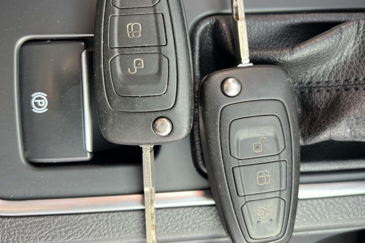 Used Ford Kuga 2019 EcoBoost 180 Two-Wheel-Drive Platinum Edition China VI Standard Vehicle Key