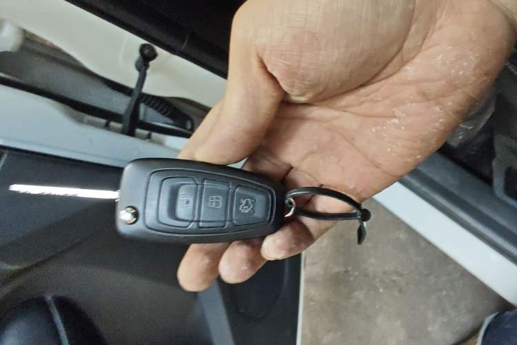Used Ford Kuga 2019 EcoBoost 180 Two-Wheel-Drive Platinum Edition China V Standard Vehicle Key