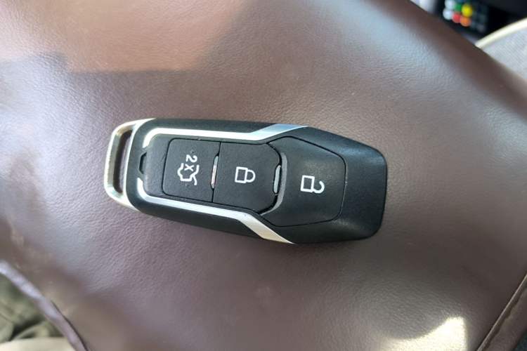 Used Ford Kuga 2019 EcoBoost 180 Two-Wheel-Drive Platinum Edition China VI Standard Vehicle Key