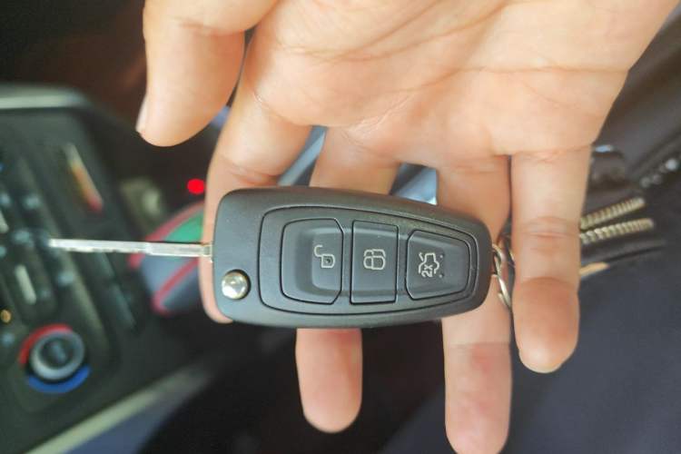Used Ford Kuga 2019 EcoBoost 180 Two-Wheel-Drive Platinum Edition China VI Standard Vehicle Key