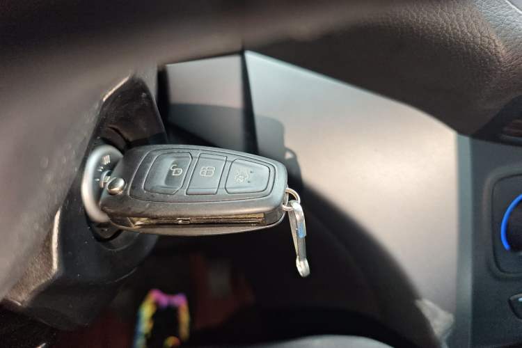 Used Ford Kuga 2019 EcoBoost 180 Two-Wheel-Drive Platinum Edition China VI Standard Vehicle Key