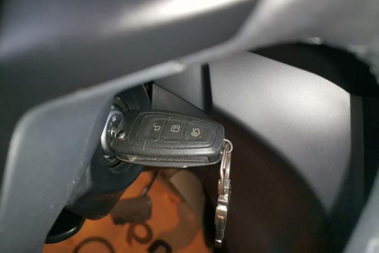 Used Ford Kuga 2019 EcoBoost 180 Two-Wheel-Drive Platinum Edition China VI Standard Vehicle Key