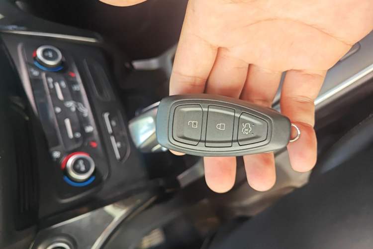 Used Ford Kuga 2019 EcoBoost 180 Two-Wheel-Drive Titanium Plus Model China VI Standard Vehicle Key