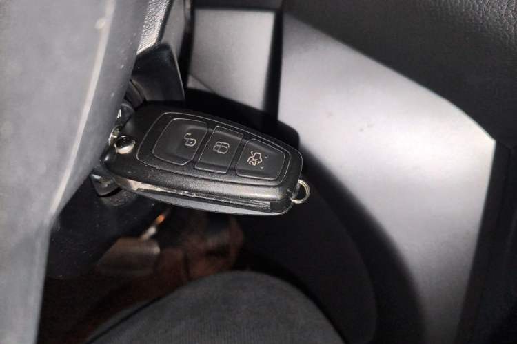 Used Ford Kuga 2019 EcoBoost 180 Two-Wheel-Drive Platinum Edition China VI Standard Vehicle Key