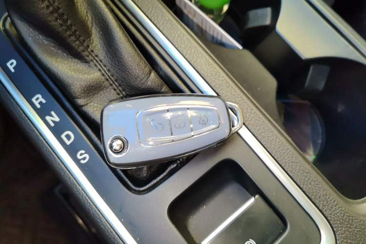 Used Ford Kuga 2019 EcoBoost 180 Two-Wheel-Drive Platinum Edition China VI Standard Vehicle Key
