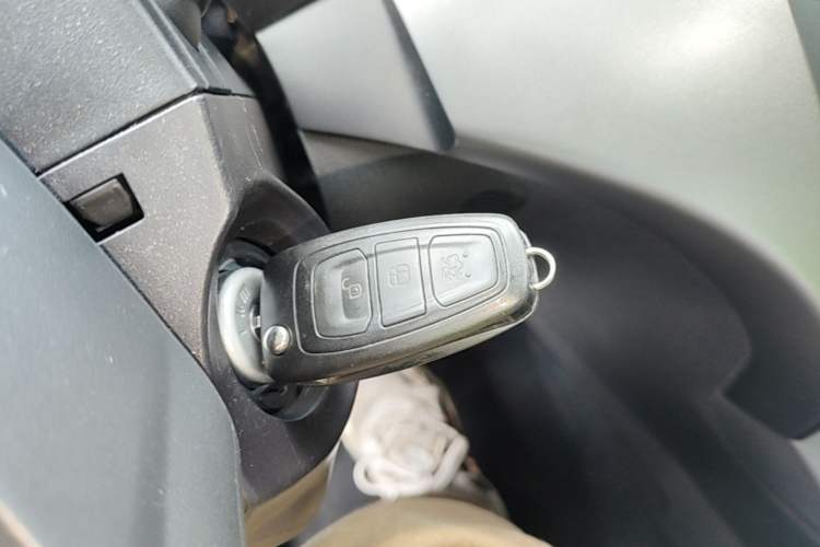Used Ford Kuga 2019 EcoBoost 180 Two-Wheel-Drive Platinum Edition China VI Standard Vehicle Key