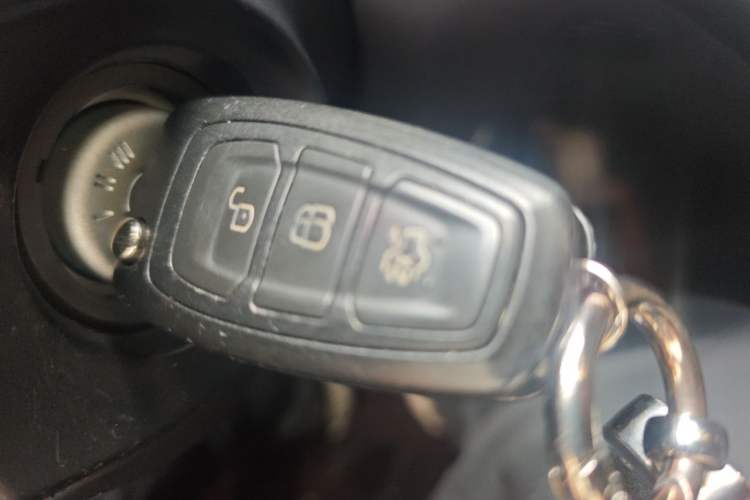 Used Ford Kuga 2019 EcoBoost 180 Two-Wheel-Drive Platinum Edition China VI Standard Vehicle Key
