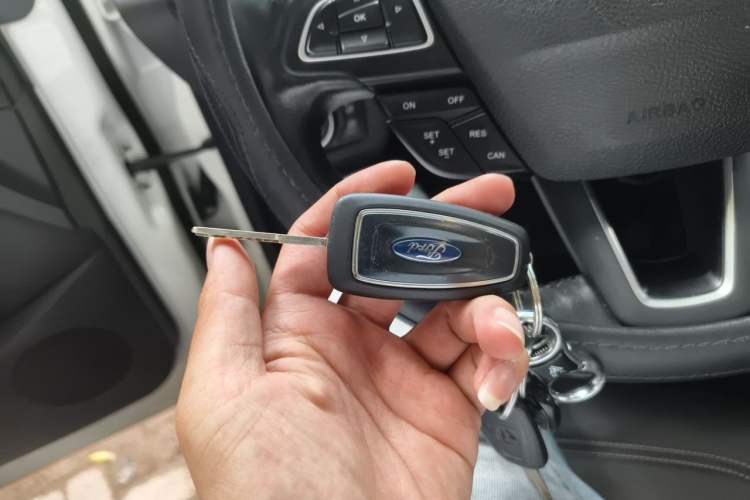 Used Ford Kuga 2019 EcoBoost 180 Two-Wheel-Drive Platinum Edition China VI Standard Vehicle Key