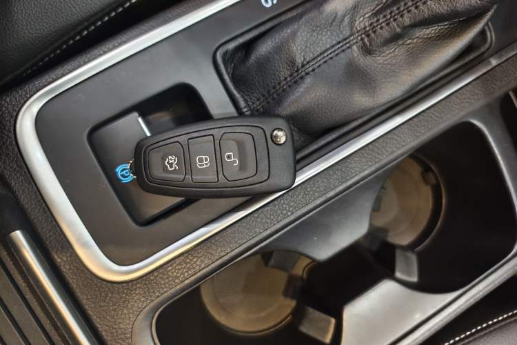 Used Ford Kuga 2019 EcoBoost 180 Two-Wheel-Drive Platinum Edition China VI Standard Vehicle Key