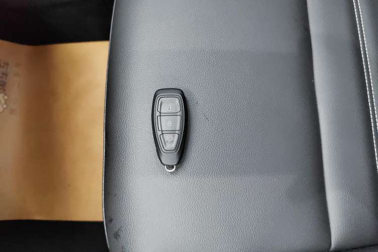 Used Ford Kuga 2019 EcoBoost 180 Two-Wheel-Drive Titanium Plus Model China VI Standard Vehicle Key
