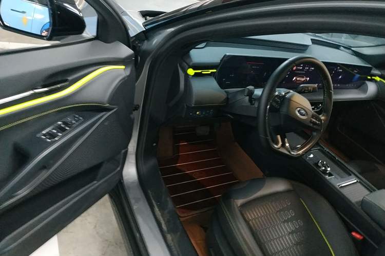 Used Ford Mondeo 2025 2.0T EcoBoost E Hybrid Sport Edition Interior 3