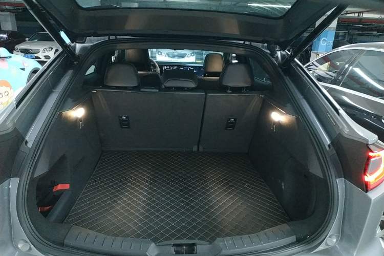 Used Ford Mondeo 2025 2.0T EcoBoost E Hybrid Sport Edition Trunk