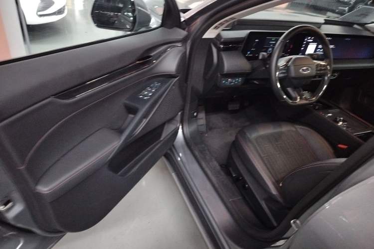 Used Ford Mondeo 2023 1.5T E-Hybrid Luxury Version Interior 3
