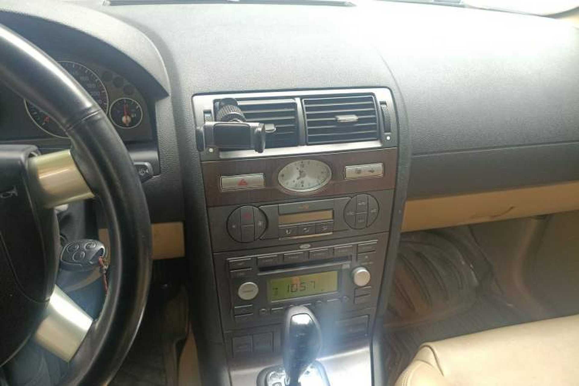 Used Ford Mondeo 2005 2.5L Elite Edition Audio And AC Panel