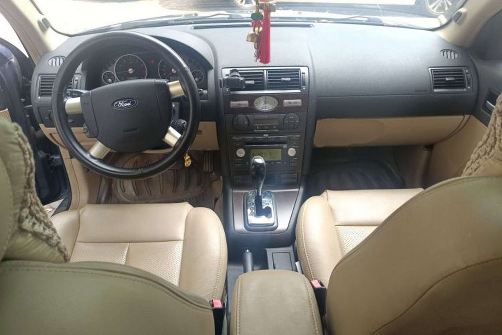 Used Ford Mondeo 2005 2.5L Elite Edition Center Console