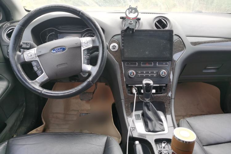 Used Ford Mondeo 2006 2.0L Deluxe Edition Center Console