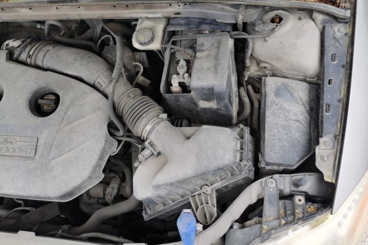 Used Ford Mondeo 2006 2.0L Deluxe Edition Engine Bay Left