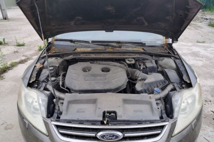 Used Ford Mondeo 2006 2.0L Deluxe Edition Engine Bay