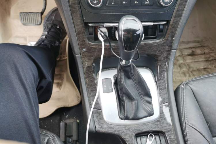 Used Ford Mondeo 2006 2.0L Deluxe Edition Gear Lever