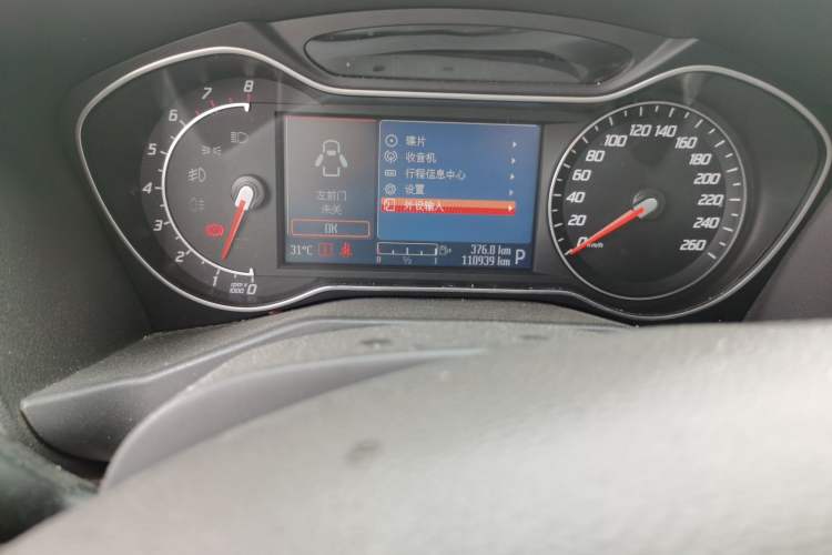 Used Ford Mondeo 2006 2.0L Deluxe Edition Odometer Close Up