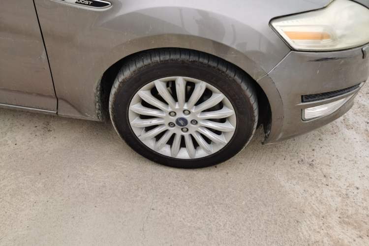 Used Ford Mondeo 2006 2.0L Deluxe Edition Right Front Wheel Hub