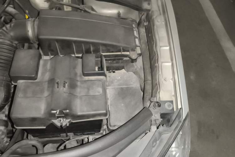 Used Ford Mondeo 2006 2.0L Elite Edition Engine Bay Left