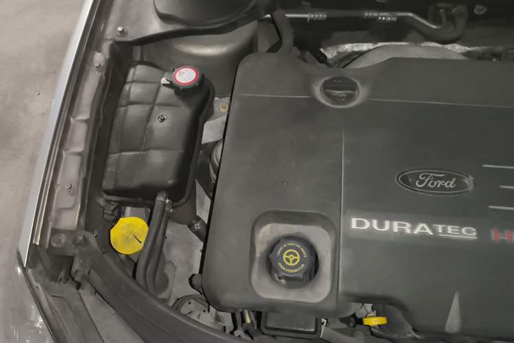 Used Ford Mondeo 2006 2.0L Elite Edition Engine Bay Right