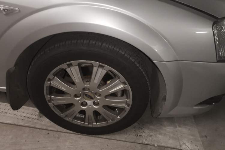 Used Ford Mondeo 2006 2.0L Elite Edition Right Front Wheel Hub