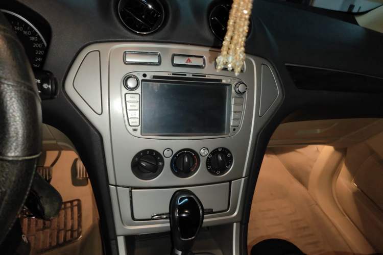 Used Ford Mondeo 2007 2.3L Fashion Edition Audio And AC Panel