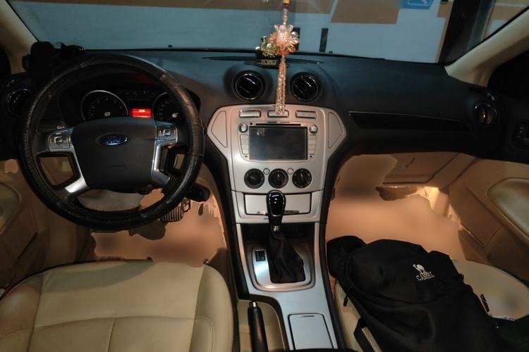 Used Ford Mondeo 2007 2.3L Fashion Edition Center Console