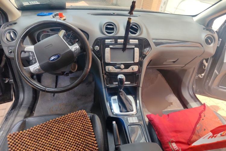 Used Ford Mondeo 2007 2.3L Luxury Model Center Console
