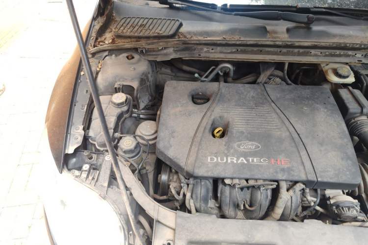 Used Ford Mondeo 2007 2.3L Luxury Model Engine Bay Right