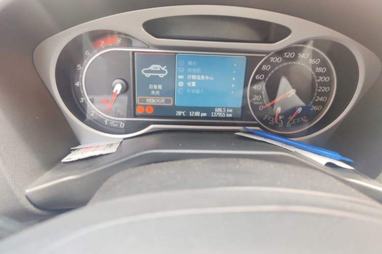 Used Ford Mondeo 2007 2.3L Luxury Model Odometer Close Up