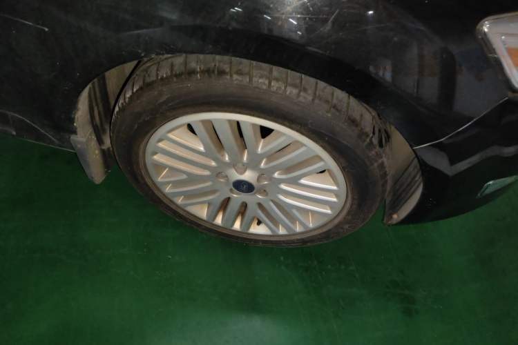Used Ford Mondeo 2007 2.3L Fashion Edition Right Front Wheel Hub