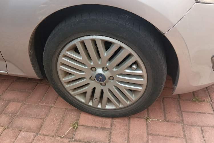 Used Ford Mondeo 2007 2.3L Fashion Edition Right Front Wheel Hub