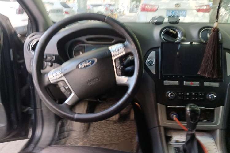 Used Ford Mondeo 2008 2.3L Luxury Sport Navigation Edition Center Console